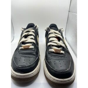 Nike Air Force 1 Low '07 'Pomegranate' Kids 4.5Y‎ DA3093 001 Black Gold Sneakers